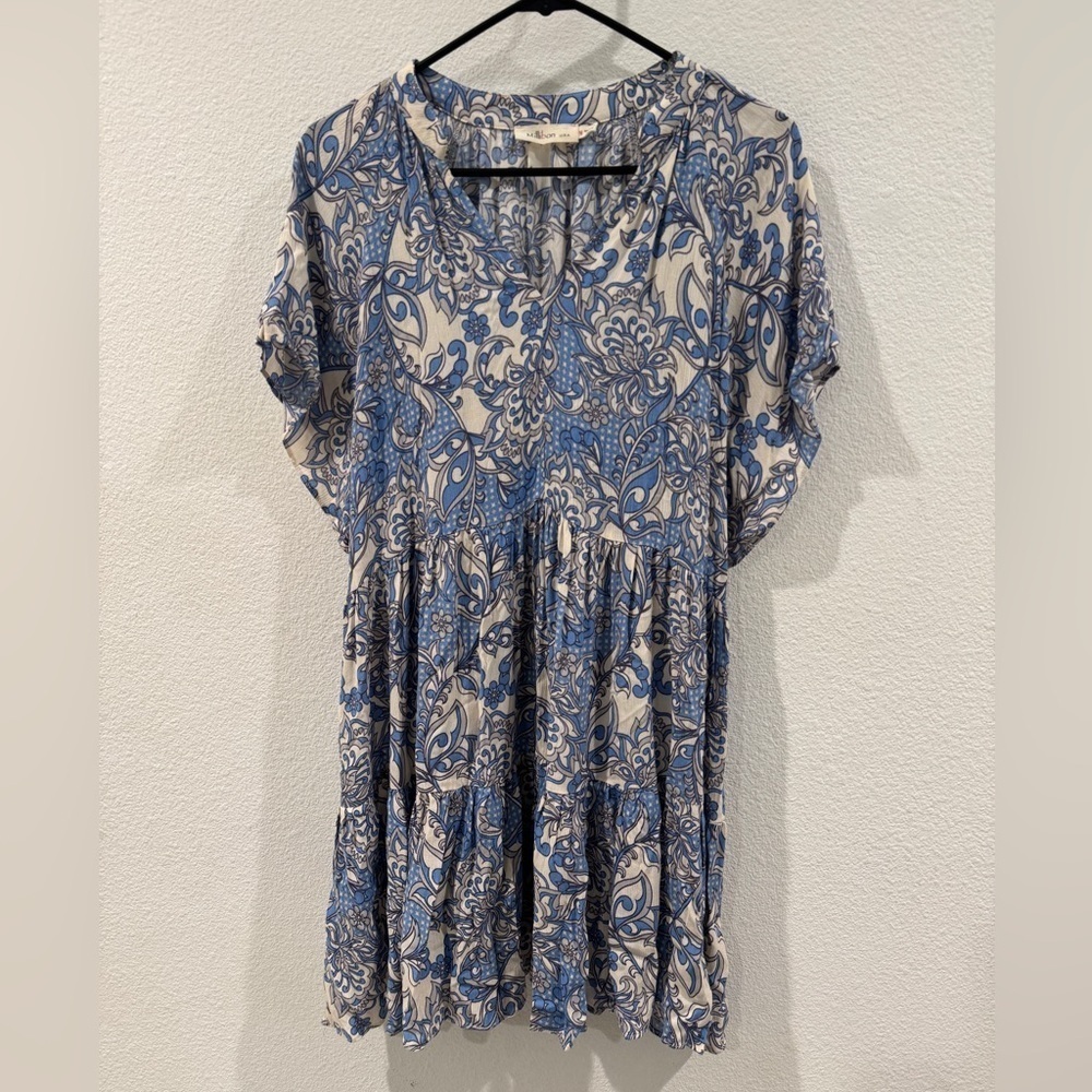 Millibon Floral V Neckline Tiered Ruffle Blue White Grey Boho Mini Dress Medium